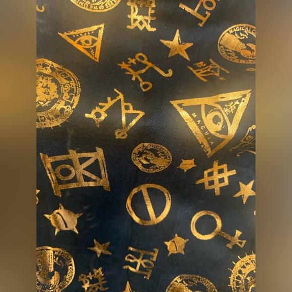 Elegant Black and Gold Designer Scarf Fantastic Beasts - Picture 3 of 5
